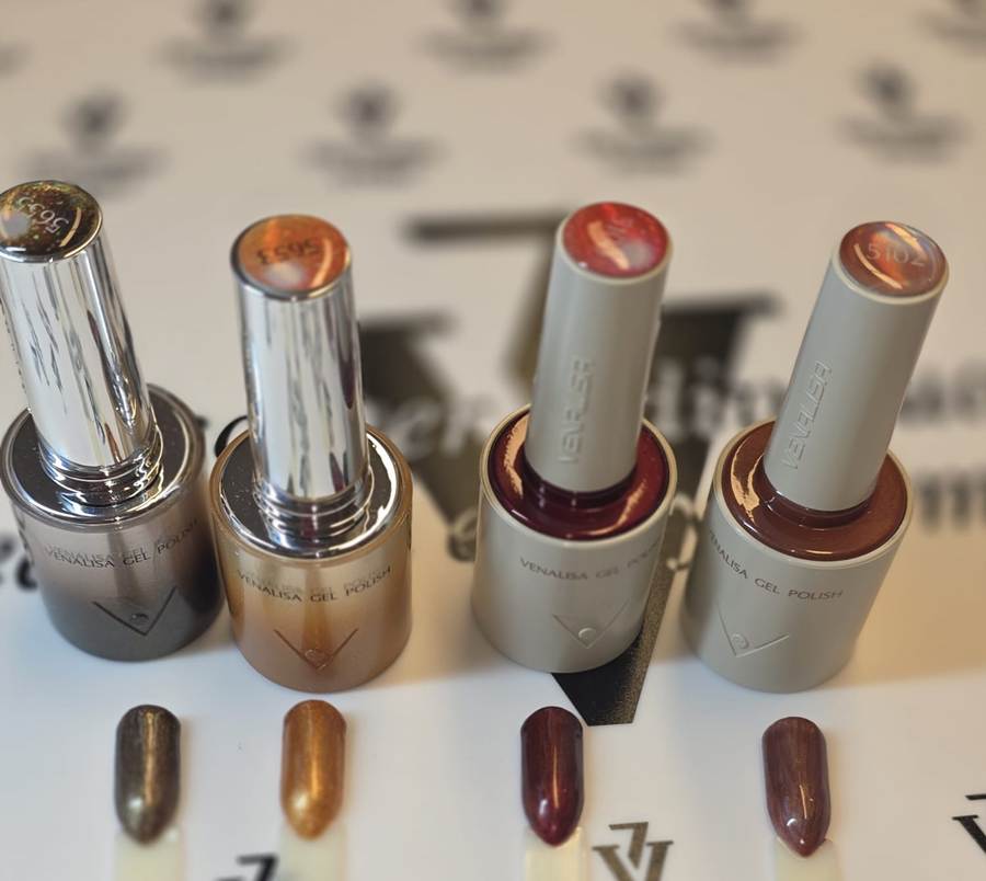 Flasker med gel-lakk og fargeprøver i bronse, gull og vinrødt